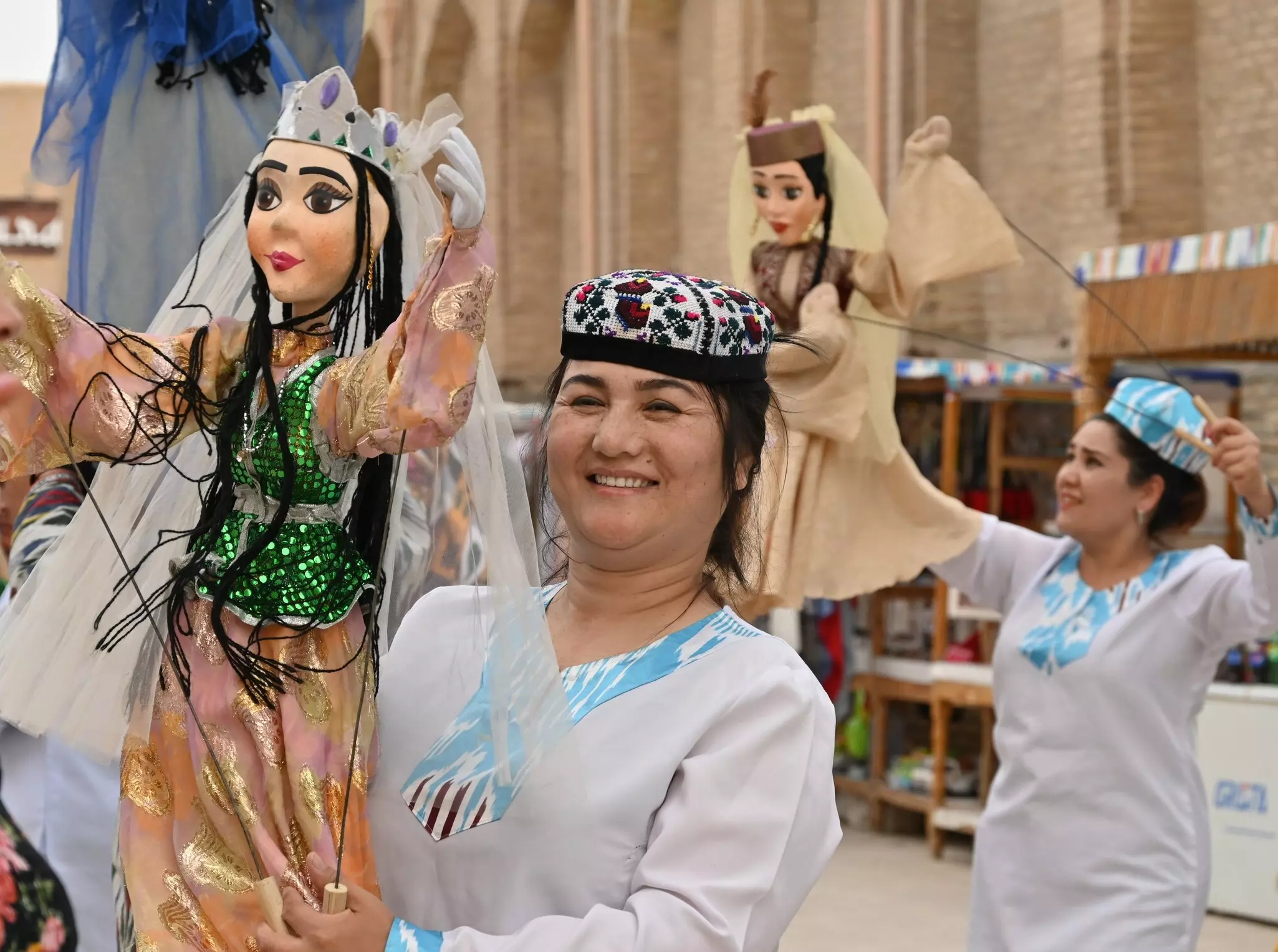 Watch performances by roaming puppeteers in the streets of Khiva © sergio capuzzimati / Shutterstock