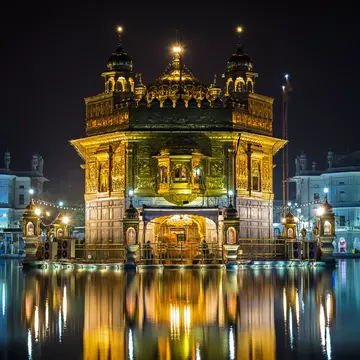 The resplendent Golden Temple stands in the midst of the Amrit Sarovar ©Jagjit Singh/500px