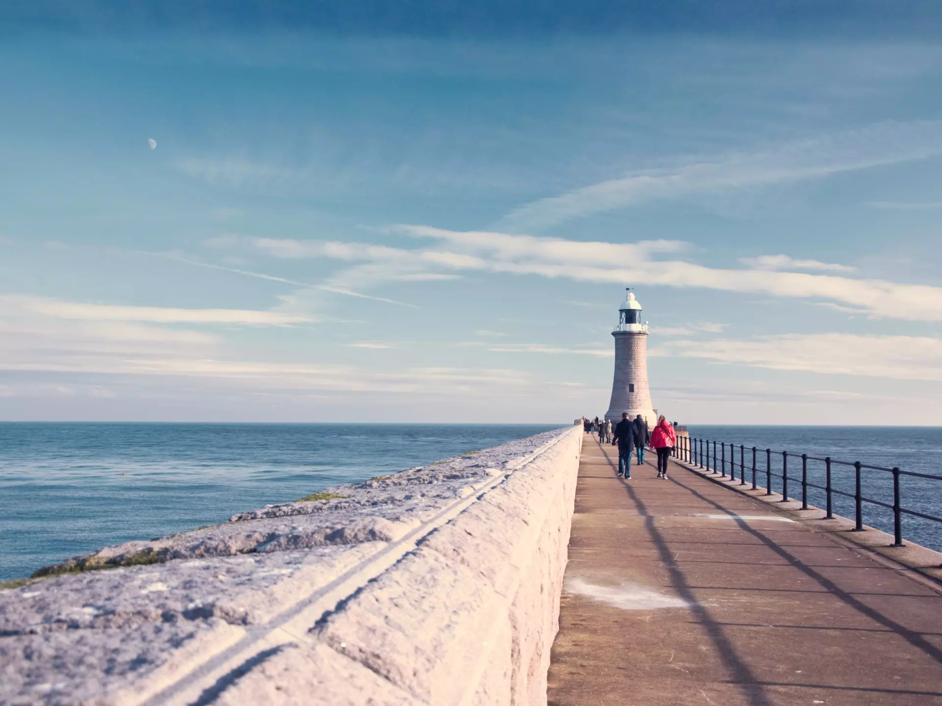 Tynemouth Pier and Lighthouse, northeast England. Laura Donothey/Shutterstock