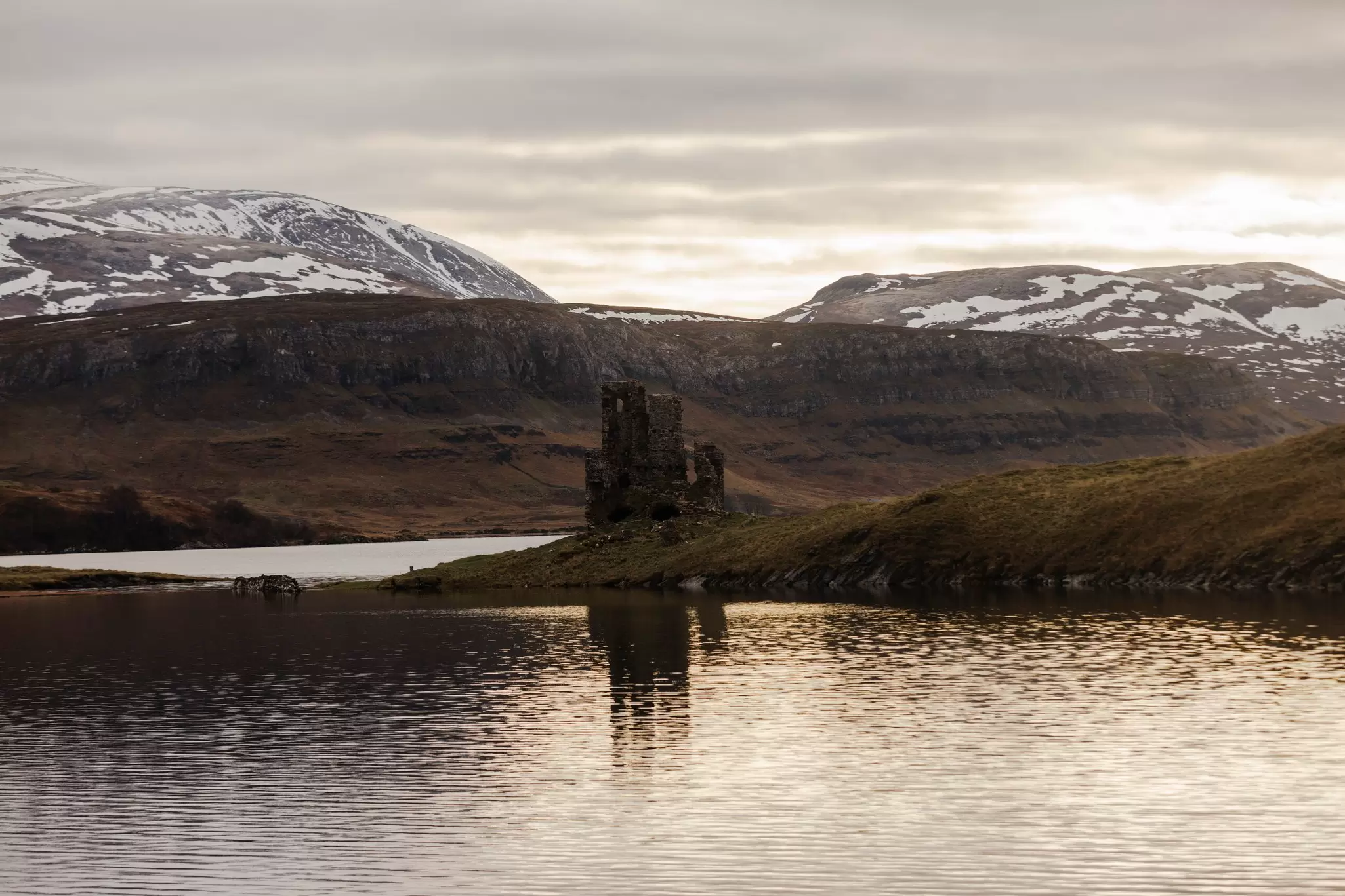 Ardvreck Castle on Loch Assynt on the NC500. Robert Ormerod for Lonely Planet