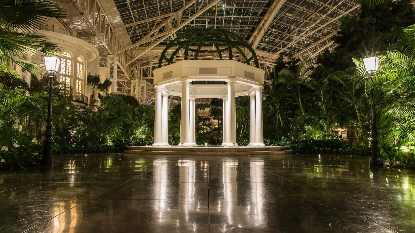 The Gaylord Opryland Hotel & Convention Center has an atrium with this gazebo fountain