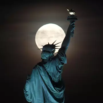 Full moons take place every 29.5 days © Gary Hershorn/Getty Images