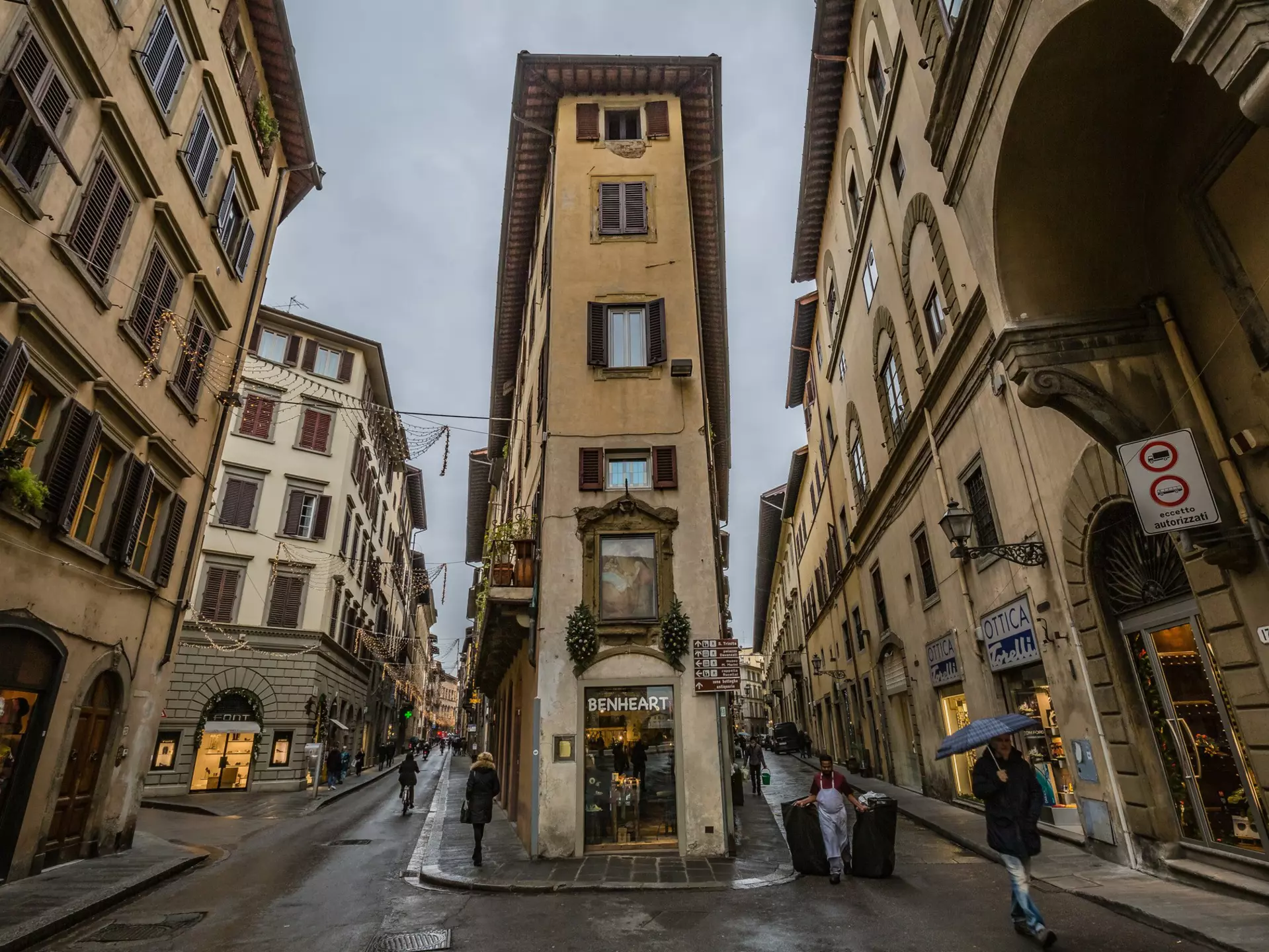 The narrow streets of the Florence's historic center. John Silver/Shutterstock