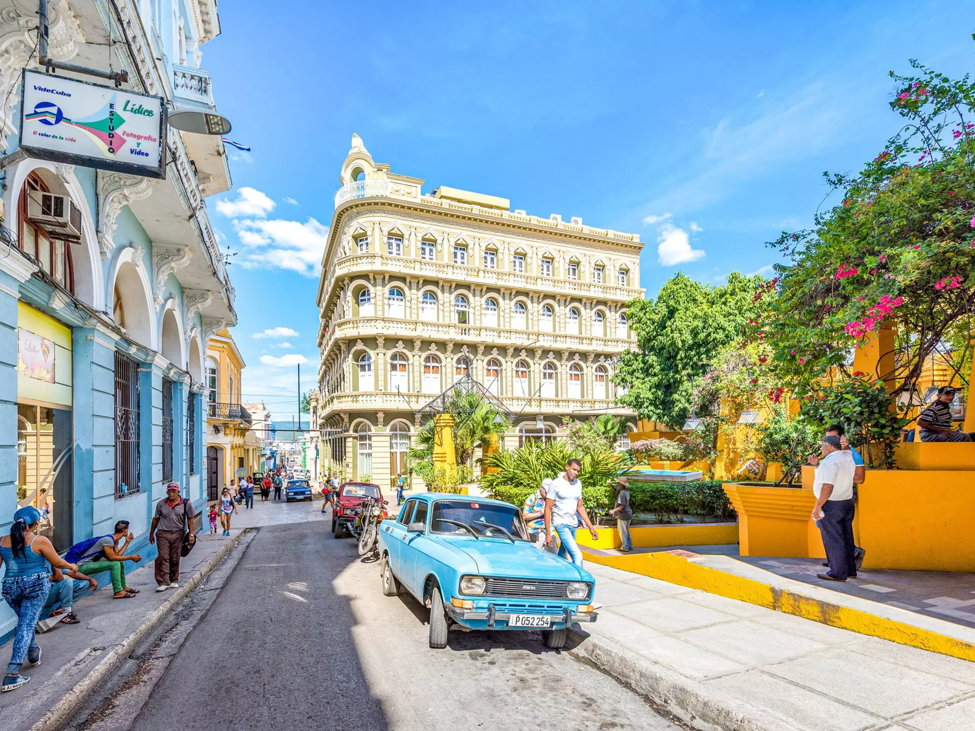The exterior of Hotel Encanto Imperial on Las Enramadas promenade