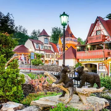 Day trips from Atlanta yield fun surprises – like Bavarian-influenced Helen, Georgia © Sean Pavone / Shutterstock