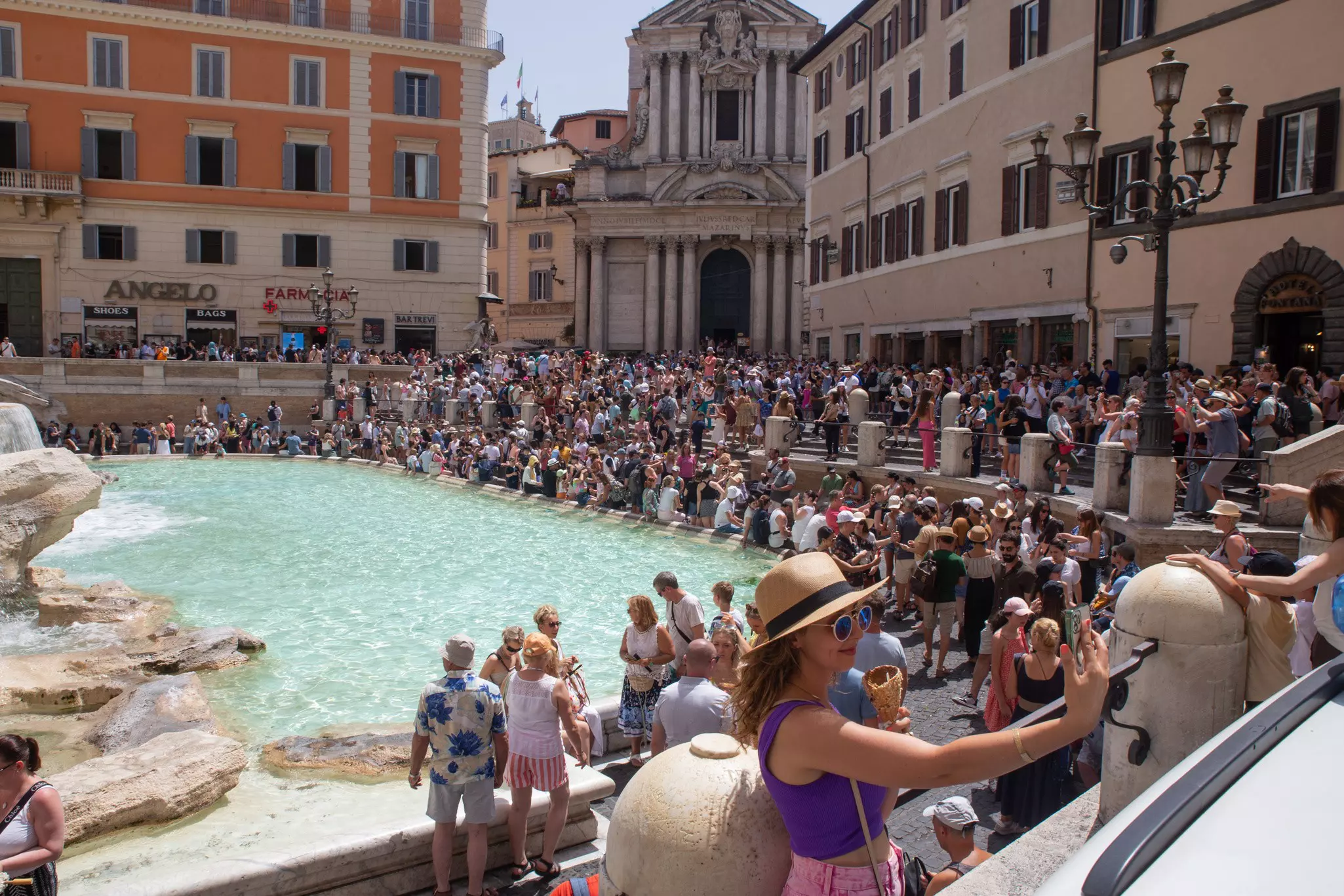 People cool off near the Trevi Fountain in Rome © Pacific Press / LightRocket / Getty Images