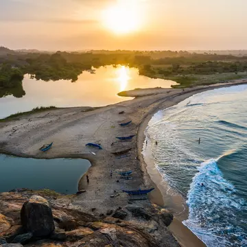 Sunset from elephant rock near Arugam Bay. Shanti Hesse / Shutterstock