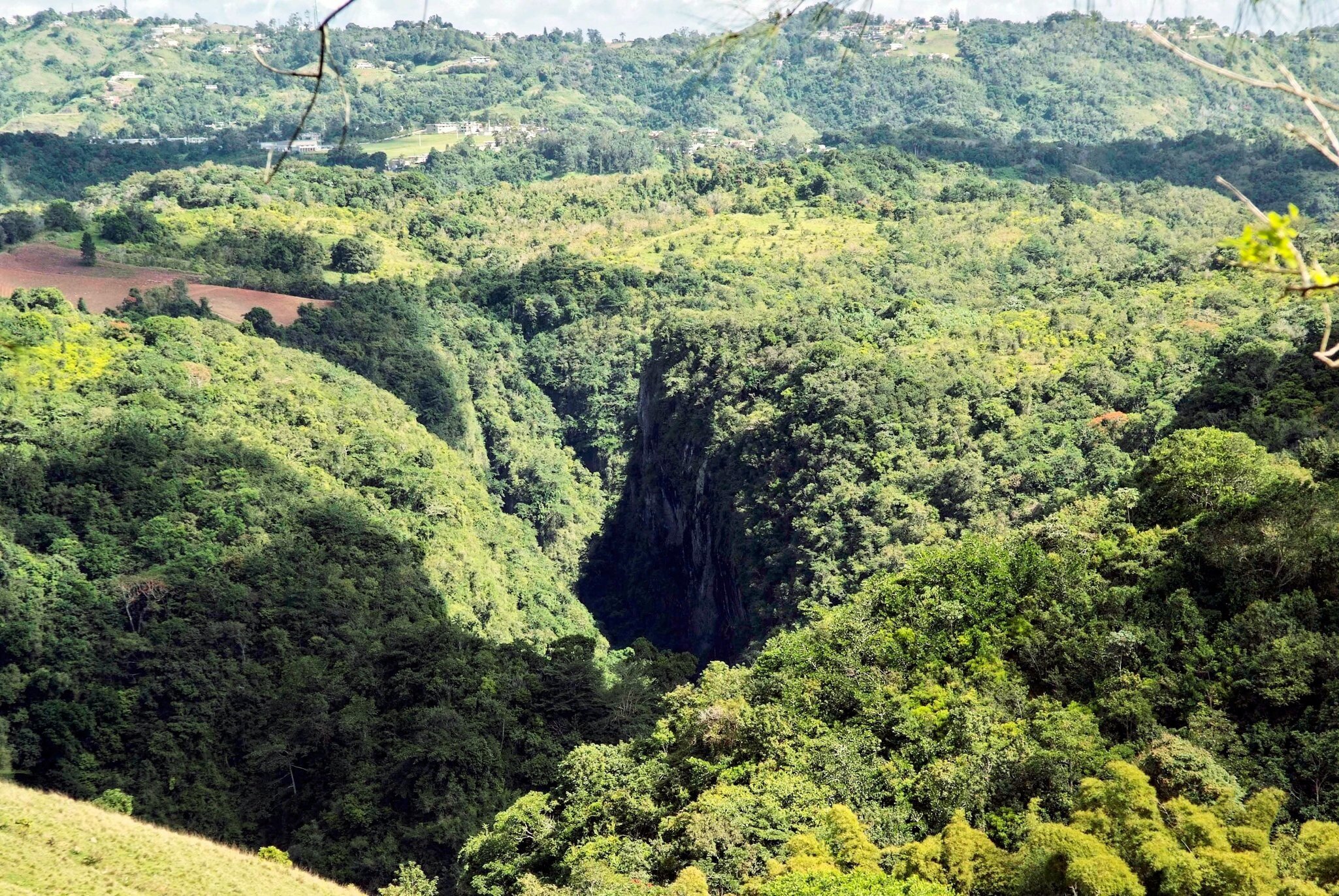 CW2P43 PUERTO RICO -  CORDILLERA CENTRAL SAN CRISTOBAL CANYON

Cañón de San Cristóbal
