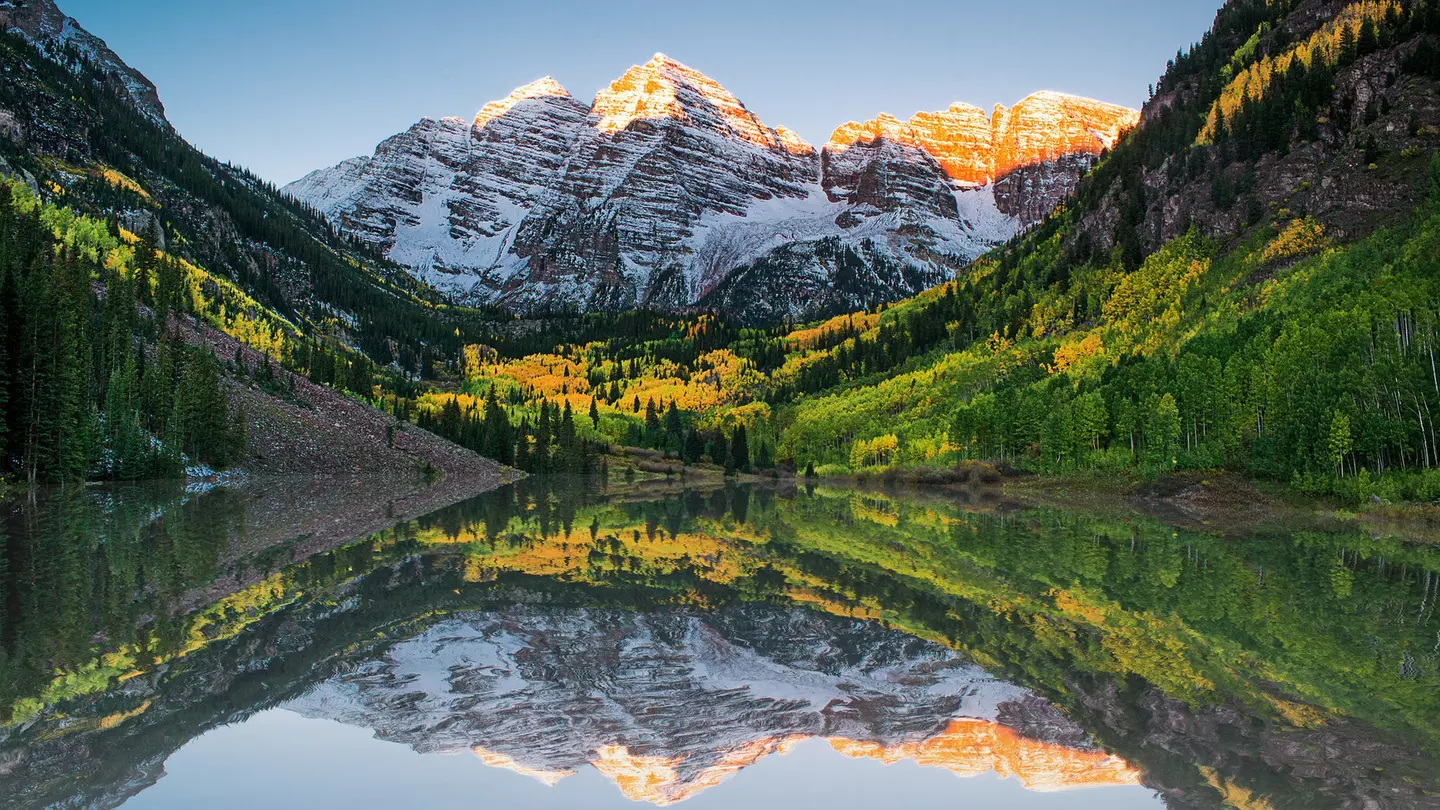Sunrise and reflections at Maroon Bells lake