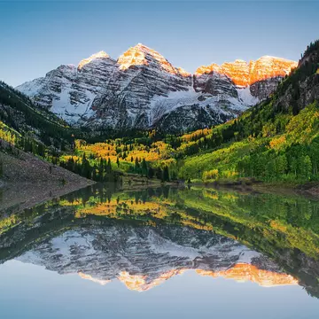 Sunrise and reflections at Maroon Bells lake