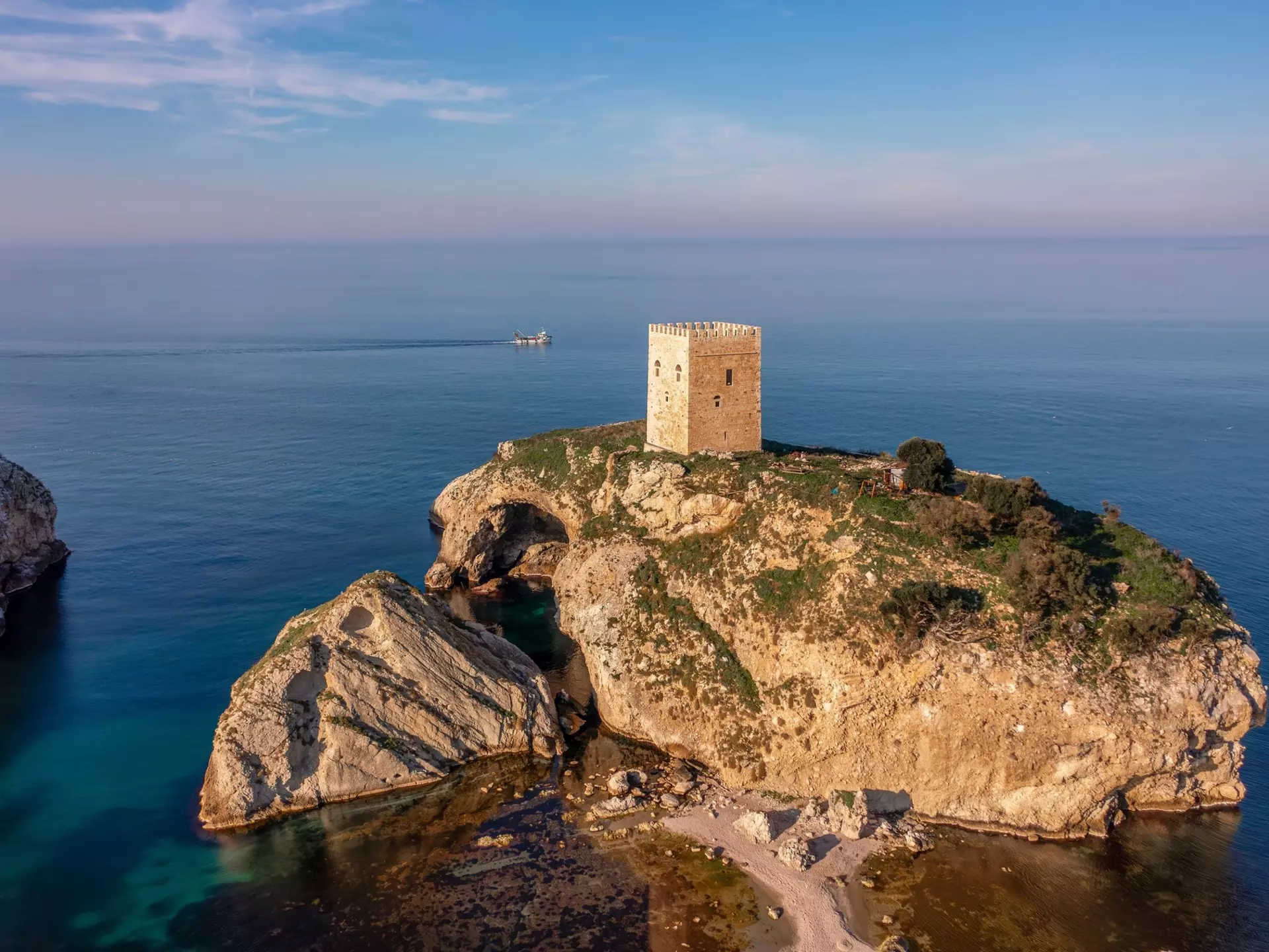 The coastline near Şile on the Black Sea, Türkiye. Kenan TALAS/Shutterstock