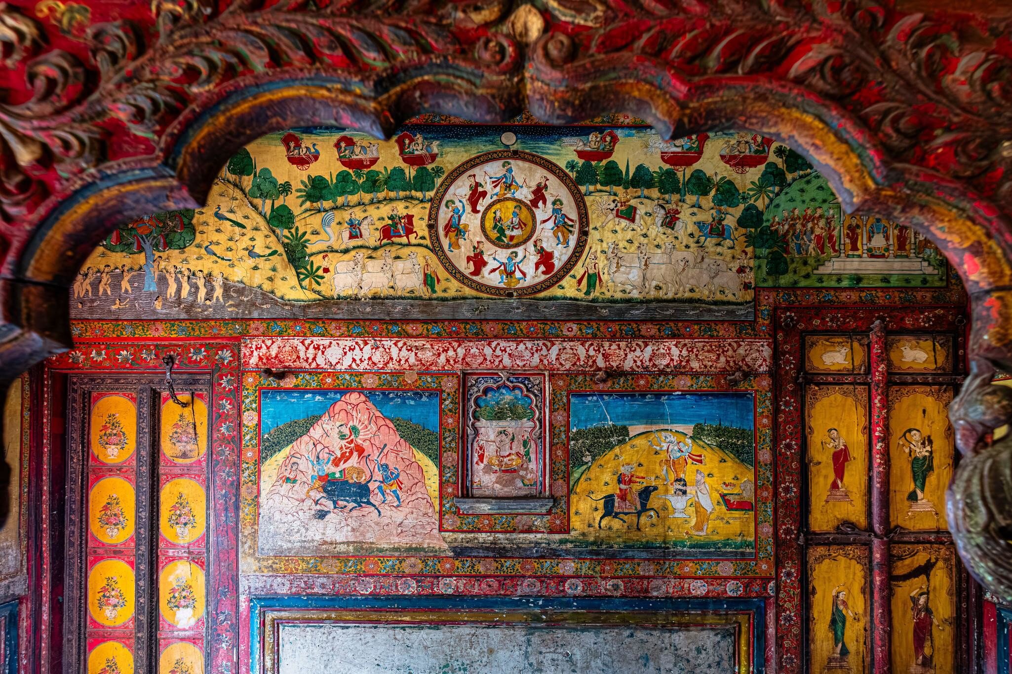  Tambekar Wada in the Dandia Bazar neighborhood, a Maratha mansion featuring 19th century murals. Vadodara, Gujarata, India.