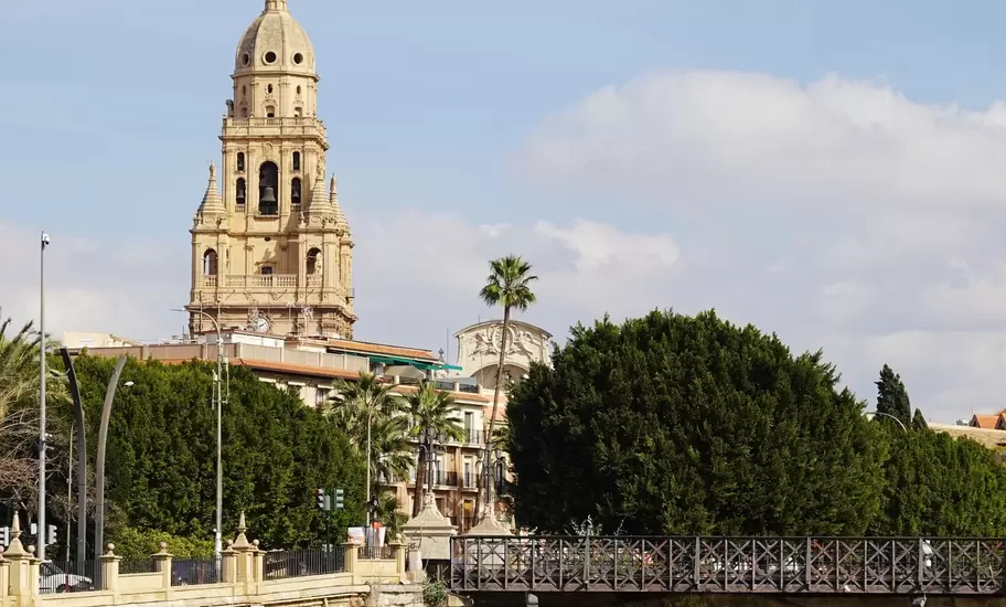 Embankment of Segura river and old bridge 'Viejo de los Peligros'. Murcia, Spain