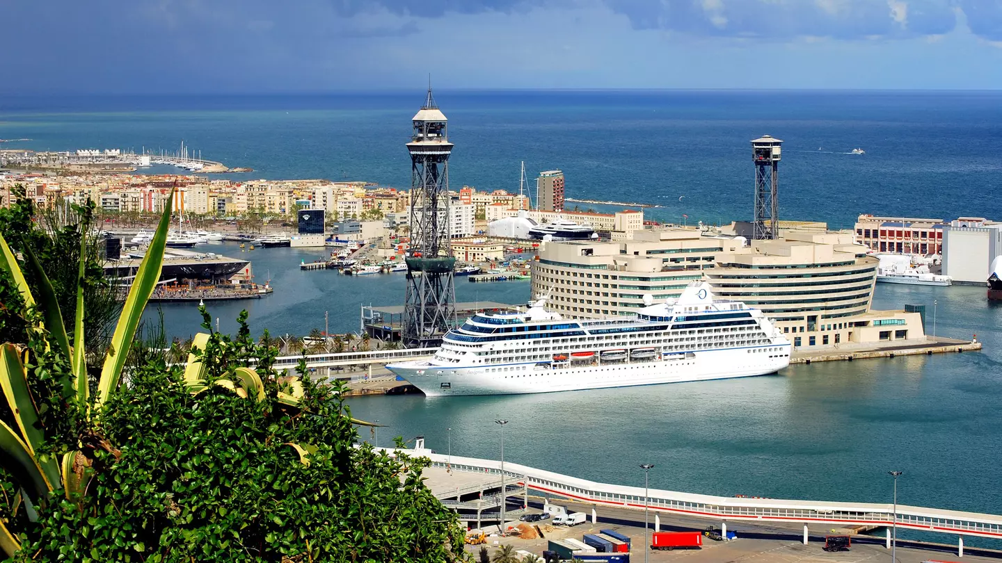 Cruise ships will now call at a port some 30 minutes from Barcelona’s city center © Miguel Zagran / Shutterstock