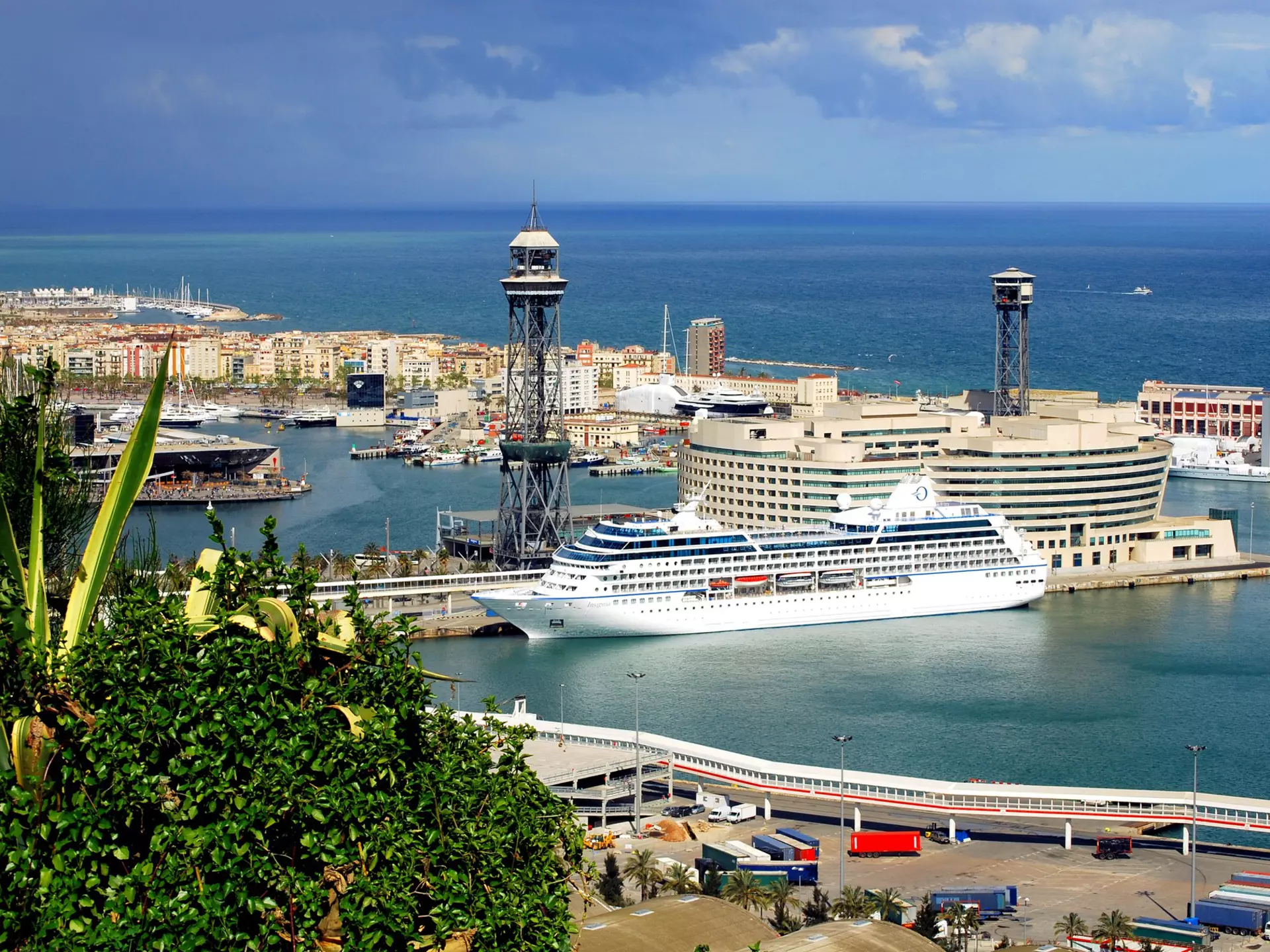 Cruise ships will now call at a port some 30 minutes from Barcelona’s city center © Miguel Zagran / Shutterstock