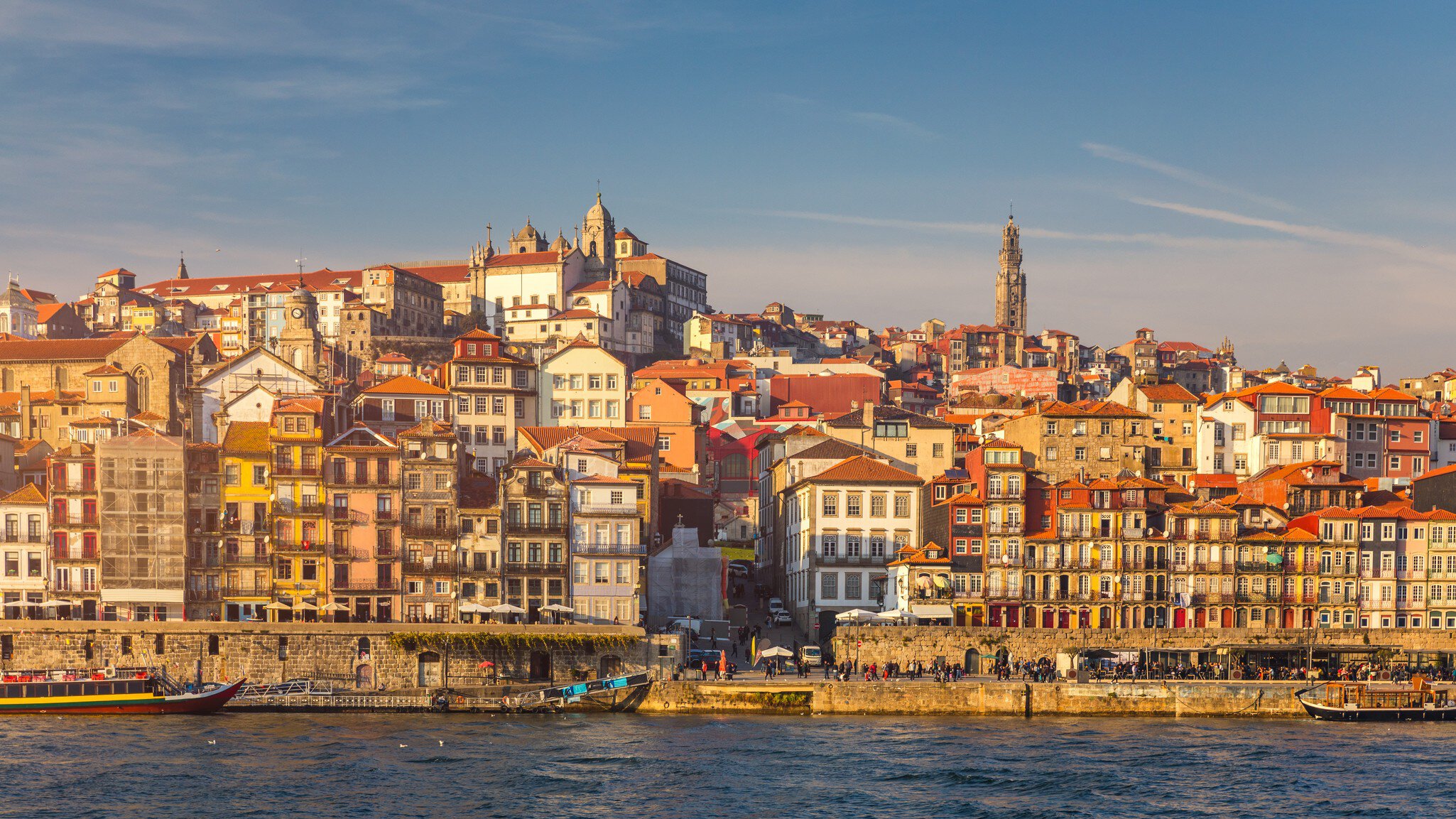 A mural in Porto.