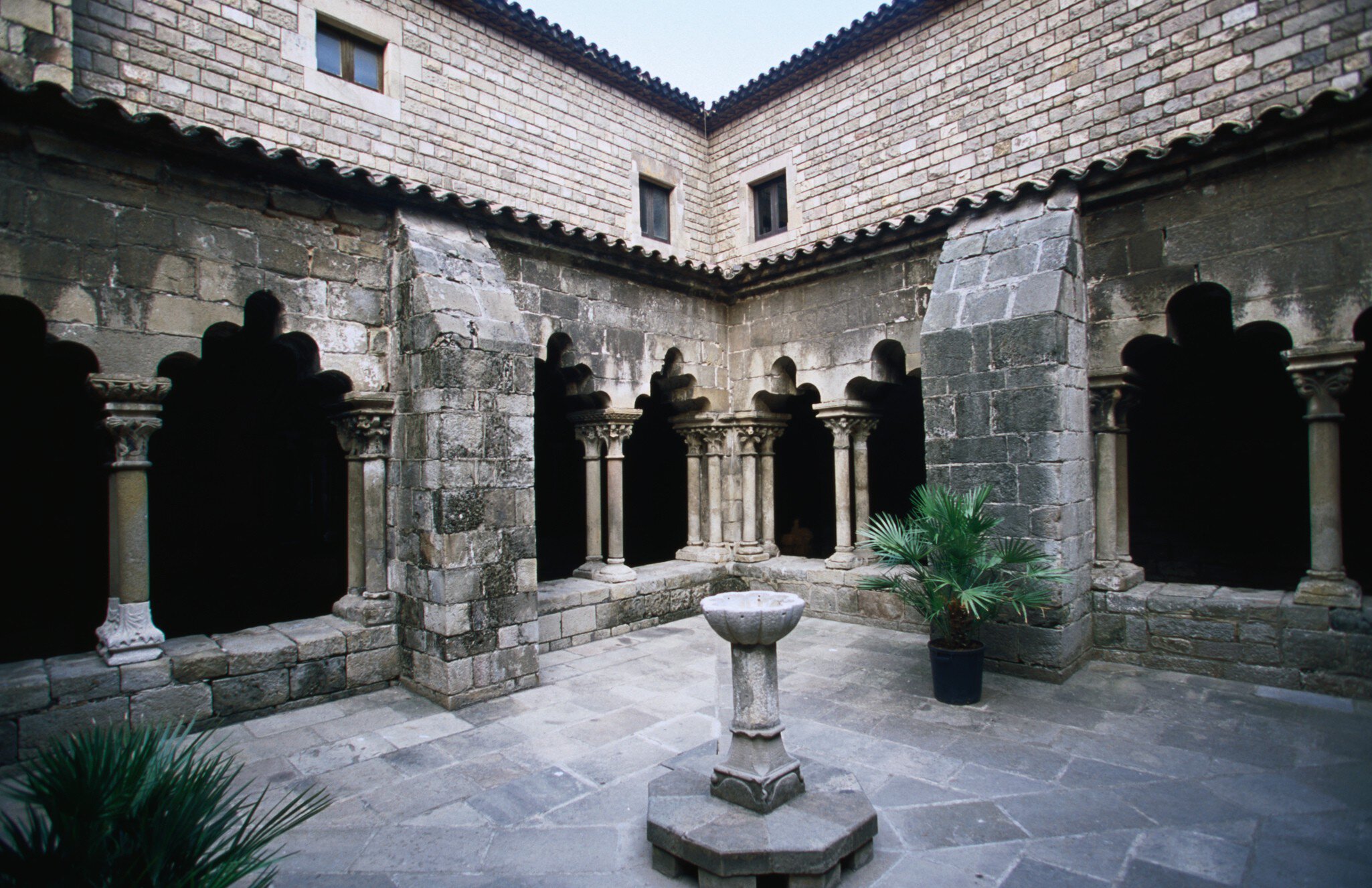 Eglesia de Sant Pau del Camp Cloister.