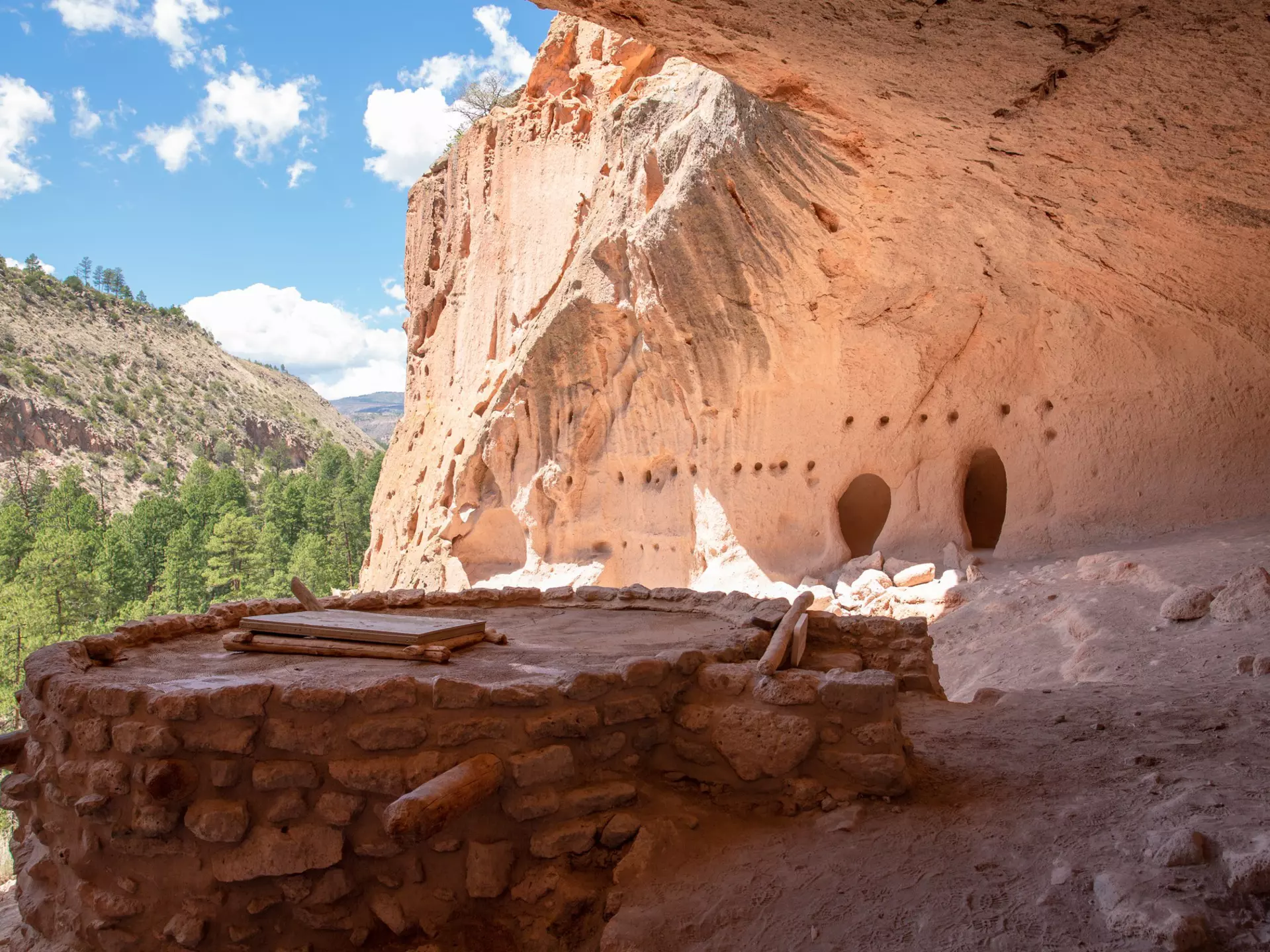 With its stunning deserts, a deep and varied history, and breathtaking natural beauty, New Mexico is unique. Traveller70/Shutterstock