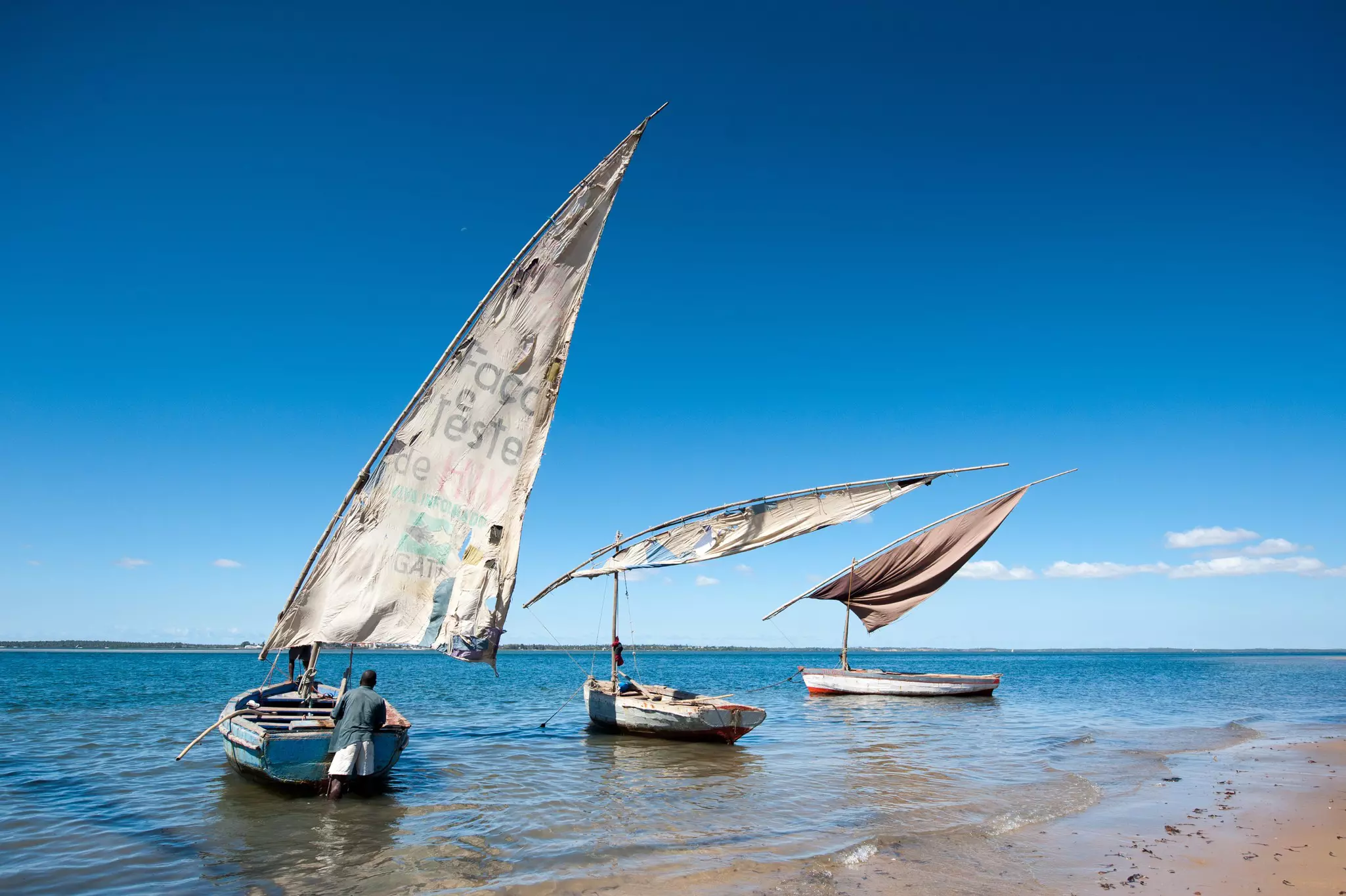 Peak season isn’t just for watching wildlife – these months also offer the perfect weather for sailing Lake Malawi © Karwisch.de / 500px