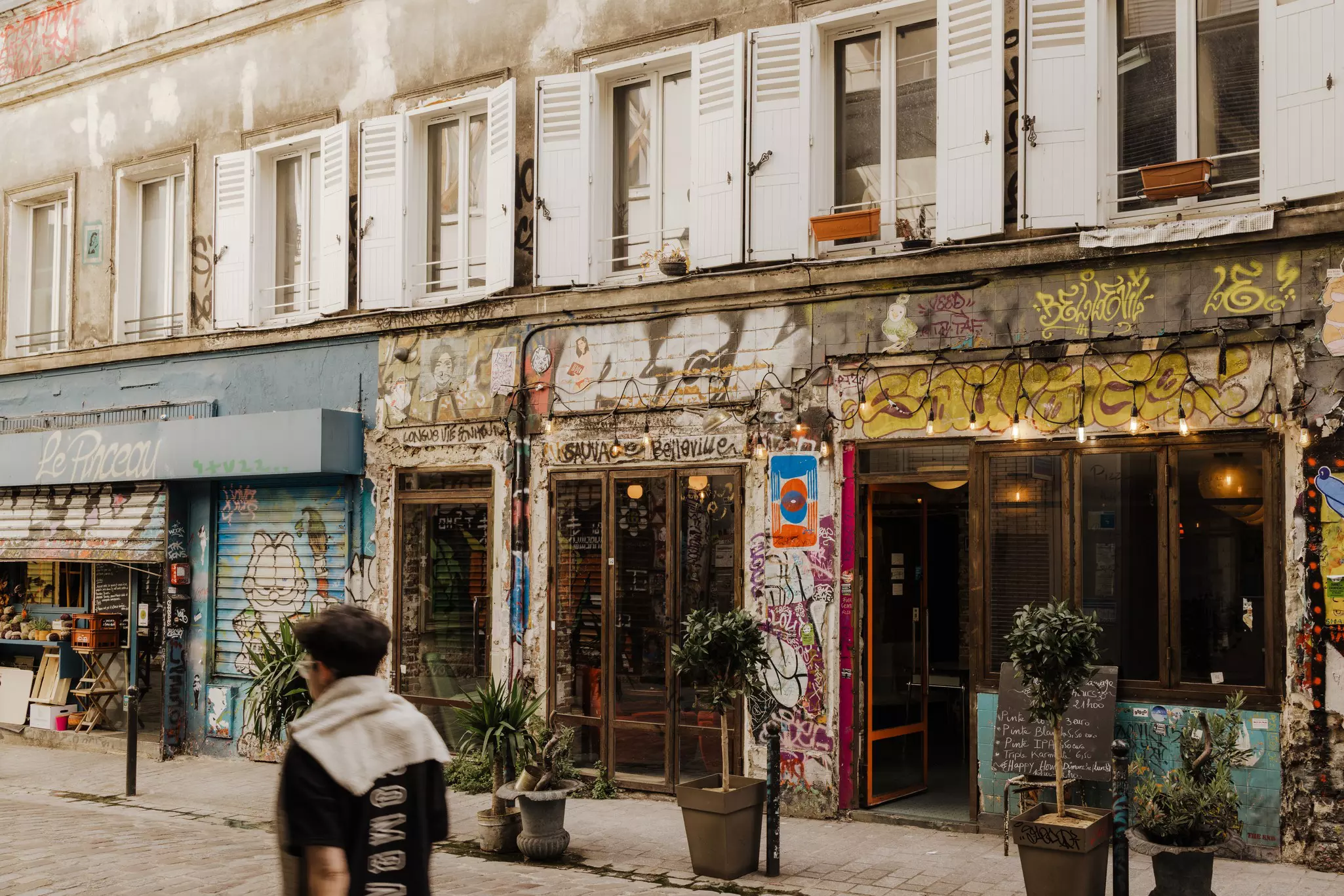 Rue Denoyez in Belleville. Kate Devine for Lonely Planet