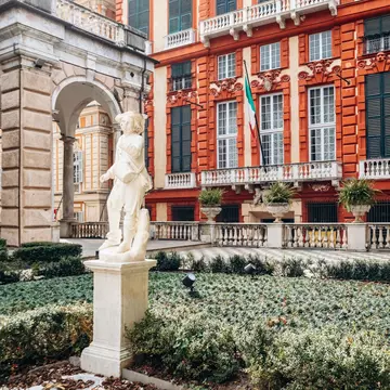 Courtyard of Palazzo Bianco in Genoa, featuring a central octagonal fountain with a faun statue.