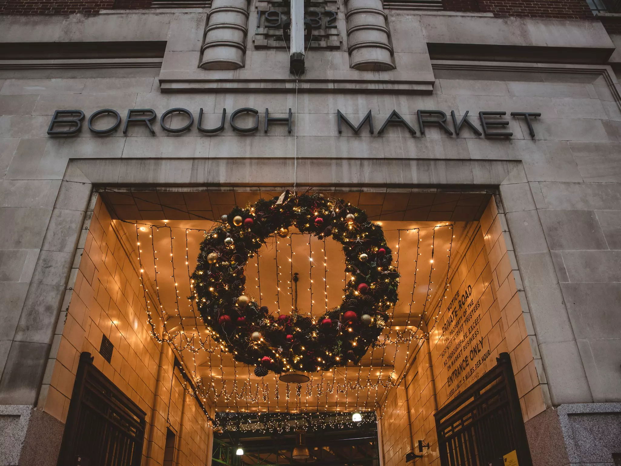 Wander Borough Market with a warming spiced apple drink © RedAgency