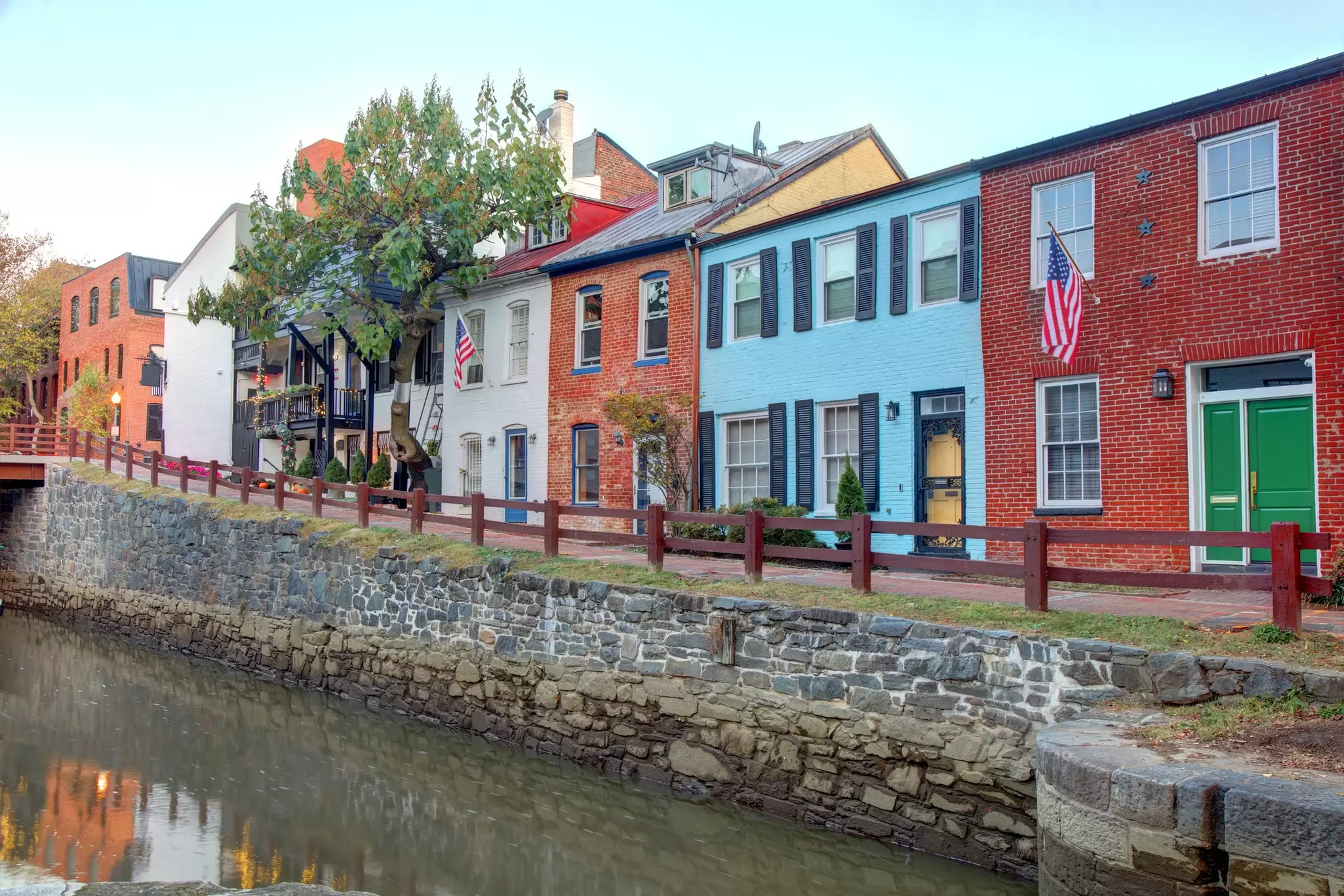 Follow this writer's favorite walking route through Georgetown, Washington, DC © DenisTangneyJr / Getty Images
