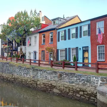 Follow this writer's favorite walking route through Georgetown, Washington, DC © DenisTangneyJr / Getty Images