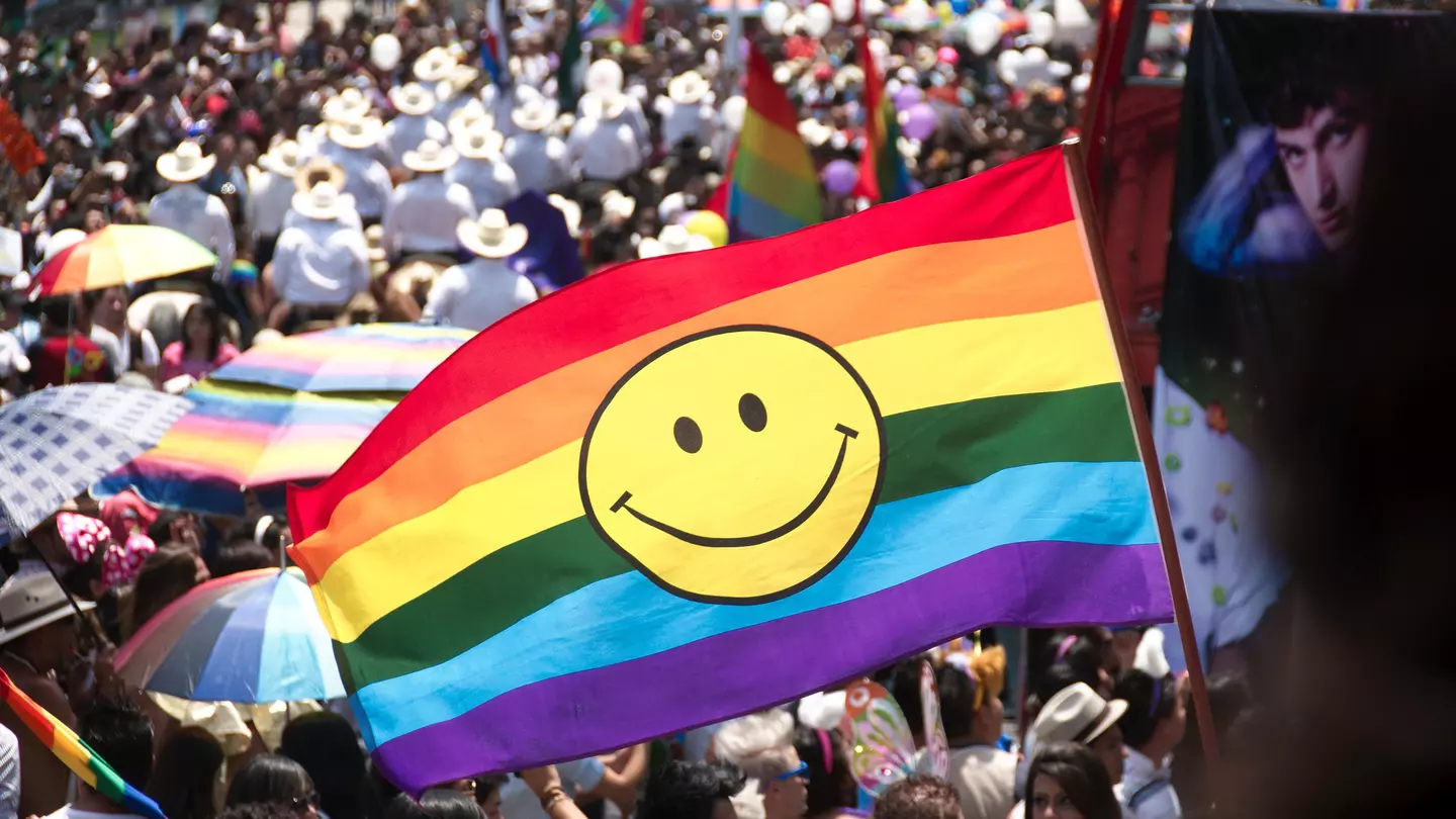 A riot of red, yellow and blue curlicues made of glass are stacked into a tall tower and illuminated, visible from several layers of balconies on all sides; Where to see Chihuly in America