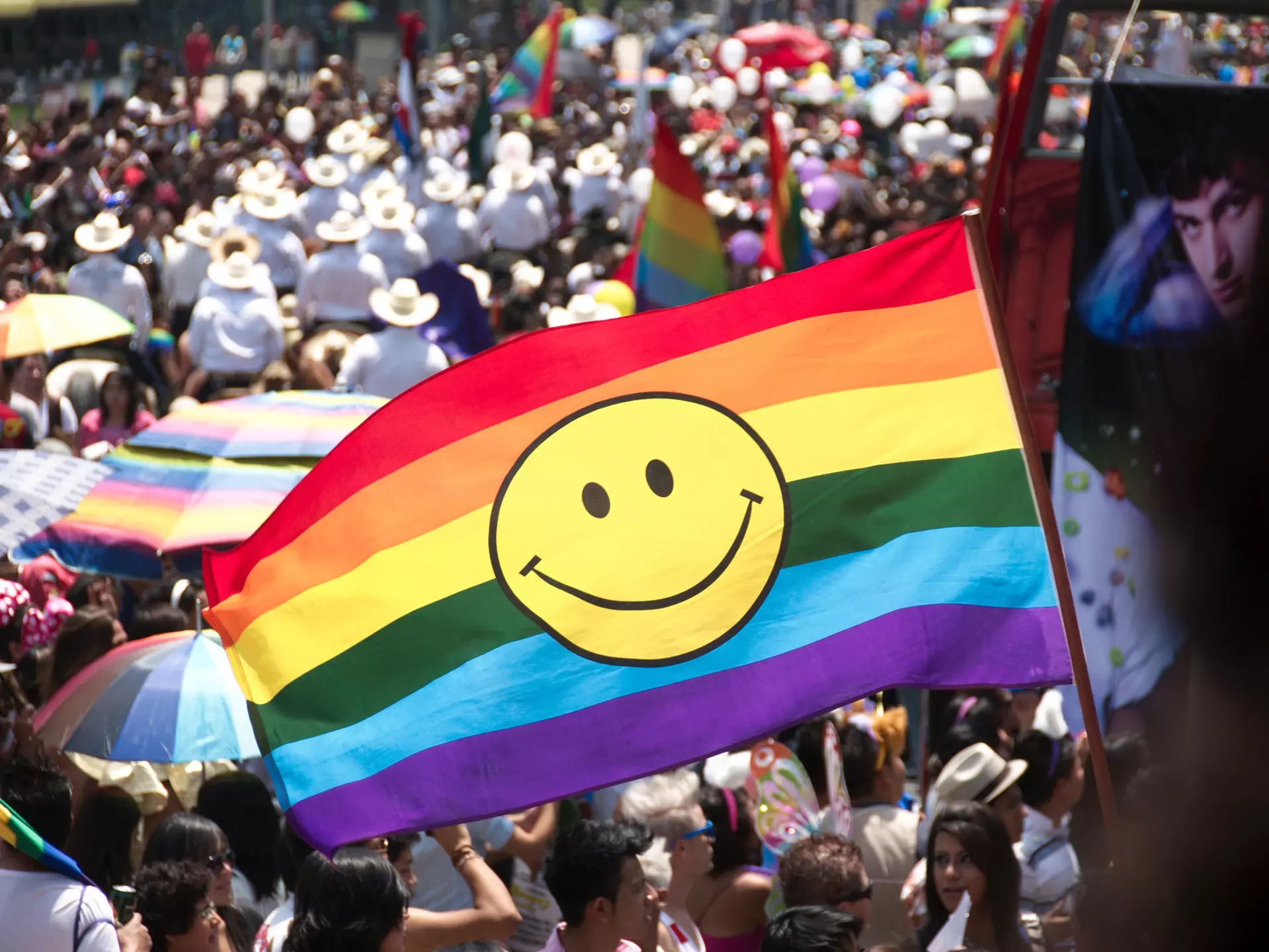 A riot of red, yellow and blue curlicues made of glass are stacked into a tall tower and illuminated, visible from several layers of balconies on all sides; Where to see Chihuly in America