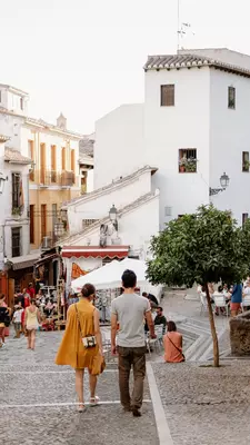 Narrow whitewashed street in Albaicín