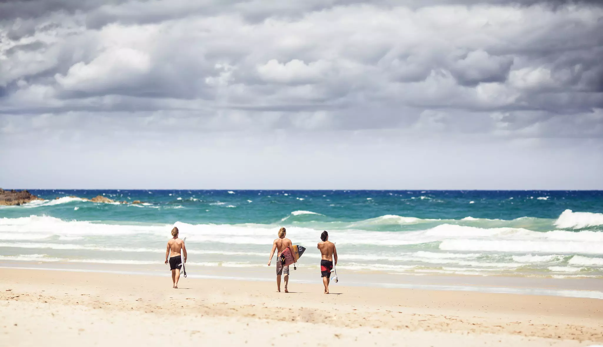 Why not heading surfing with your pals in Australia © Andrey Bayda / Shutterstock