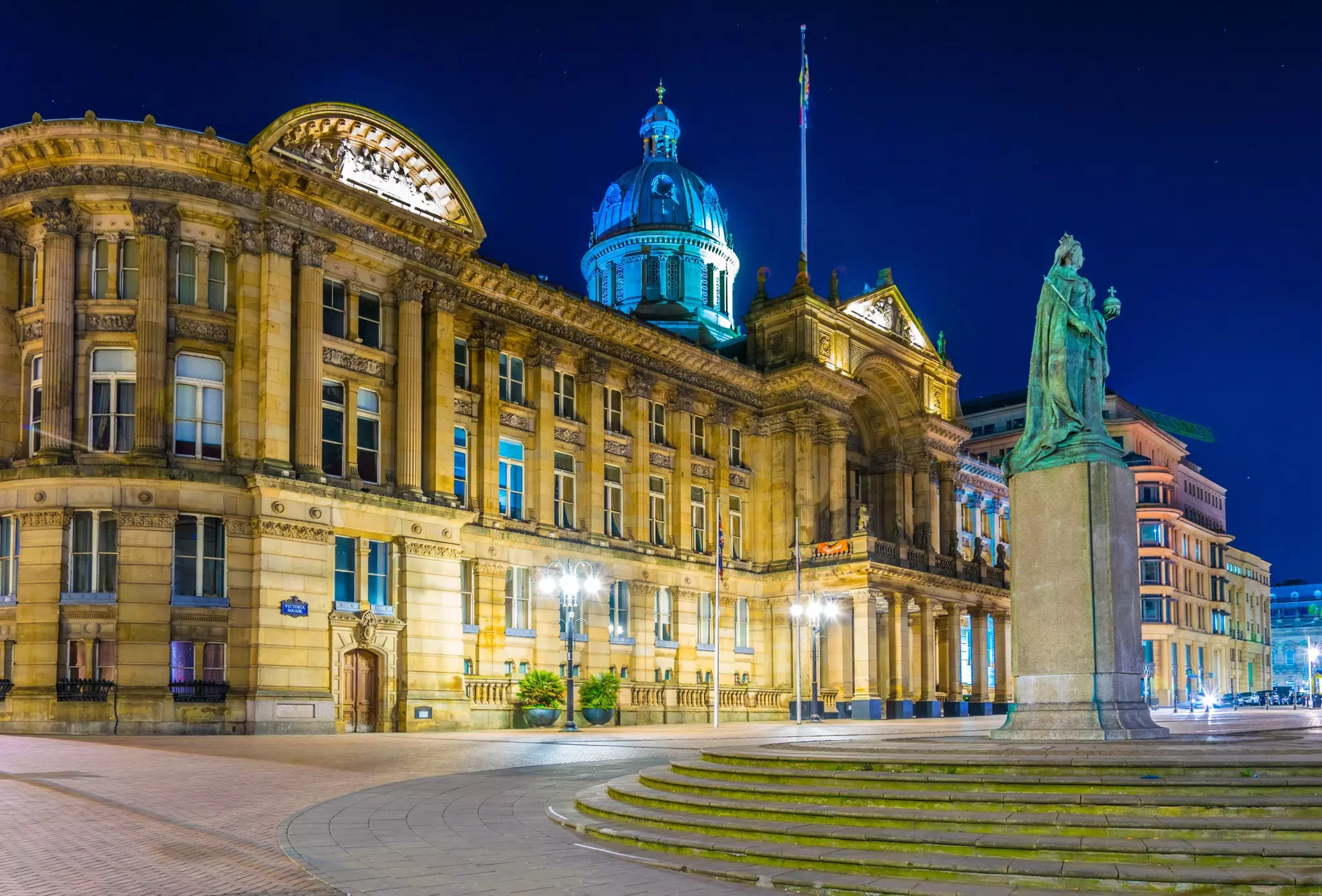 Night view of the Birmingham Museum & Art Gallery, England
