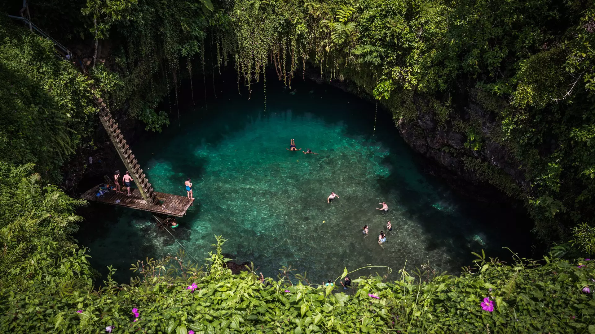 The To Sua ocean trench is a swimmer’s delight, set on the edge of a tropical paradise with the South Pacific lapping at its shores. Surrounded by lush gardens, visitors wind along cliffside paths to the natural salt water pool sunken deep into the earth.