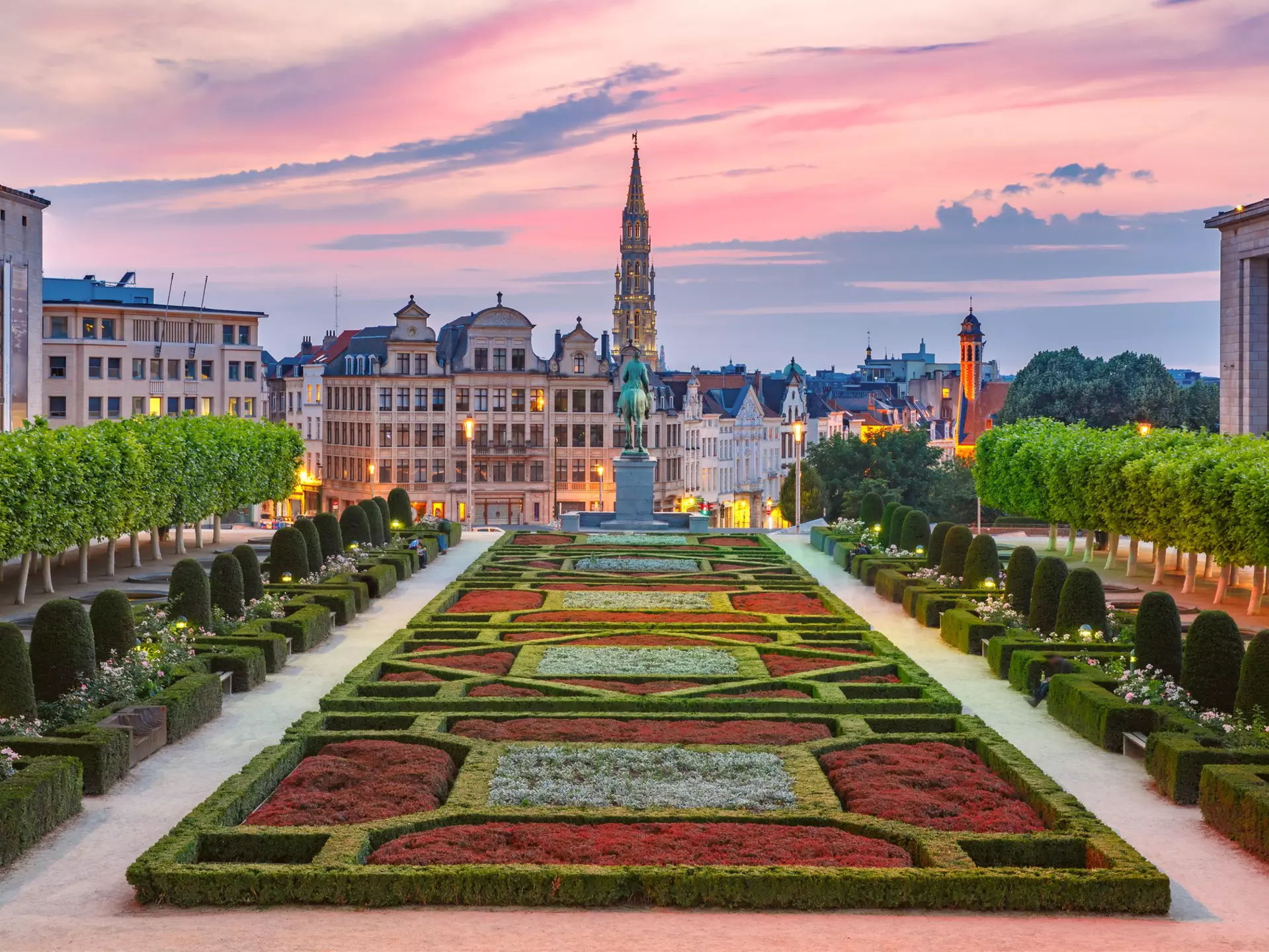 Brussels City Hall and Mont des Arts area at sunset in Brussels, Belgium  License Type: media  Download Time: 2021-08-20T16:06:46.000Z  User: zachary.laks_lonelyplanet  Is Editorial: No  purchase_order:   