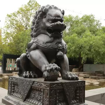 Statue in Tianjin Chinese Garden located at the northern end of Spring Street. It is a symbol of Melbourne's close friendship with its sister city, Tianjin, China. Melbourne, Australia.