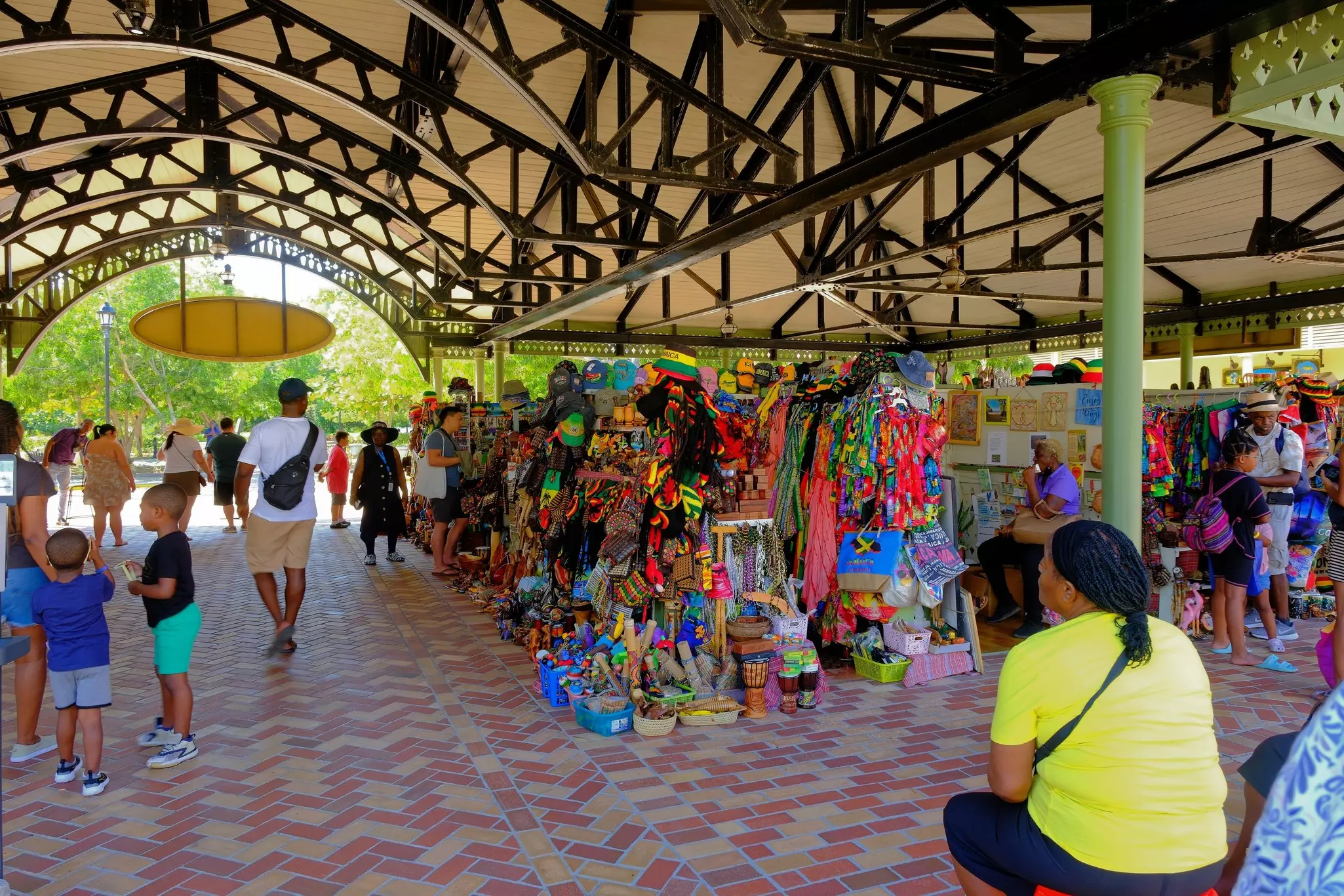 Don’t be afraid to negotiate in Jamaica's craft markets © Darryl Brooks / Shutterstock