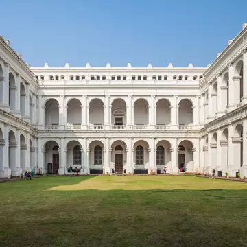 Exterior of The Indian Museum, the largest and oldest museum in India and has rare collections of antiques, armour and ornaments, fossils and Mughal paintings. Kolkata, West Bengal, India.