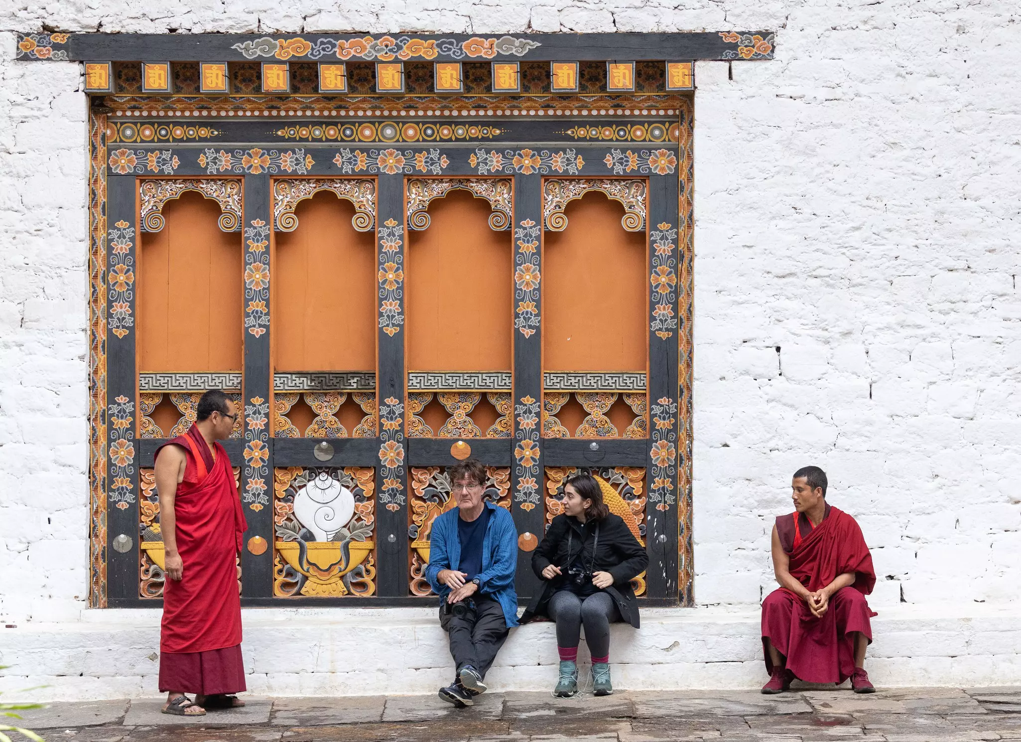 Travelers take a break in Punakha Dzong. © Ken Spence