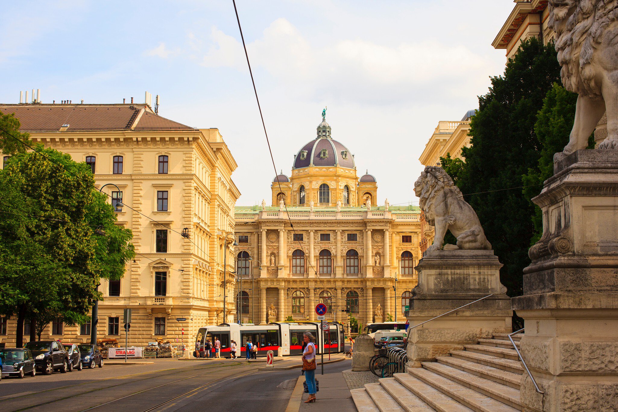 VIENNA, AUSTRIA - MAY, 22: Entrance of the Palace of Justice. In the background the Natural History Museum on May 22, 2018, License Type: media, Download Time: 2025-02-10T20:42:38.000Z, User: rhylton_redventures, Editorial: true, purchase_order: 56530 - Guidebooks, job: Lonely Planet WIP, client: Lonely Planet WIP, other: Rhianydd Hylton