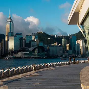 A2B54X Early morning on the Tsim Sha Tsui Promenade, Kowloon, Hong Kong, China
A2B54X
Hong, Kong, promenade, Tsim, Sha, Tsui, Kowloon, skyline, Island, Promenade, Avenue, of, Stars, China, Victoria, Harbour, Special, Administrative, Region, Peoples, Peoples, Republic, SAR, PRC, Asia, travel, tourism, tour, tourist, vacation, holiday, destination, attraction, landmark, heritage, architect, architecture, orient, oriental, dawn, early, morning, harbor, Convention, and, Exhibition, Central, Plaza, finance, business, early, morning, Eastern, Far, East, film, films, movie, movies
Early morning on the Tsim Sha Tsui Promenade, Kowloon, Hong Kong, China. 

Uploaded for use on the LP APP