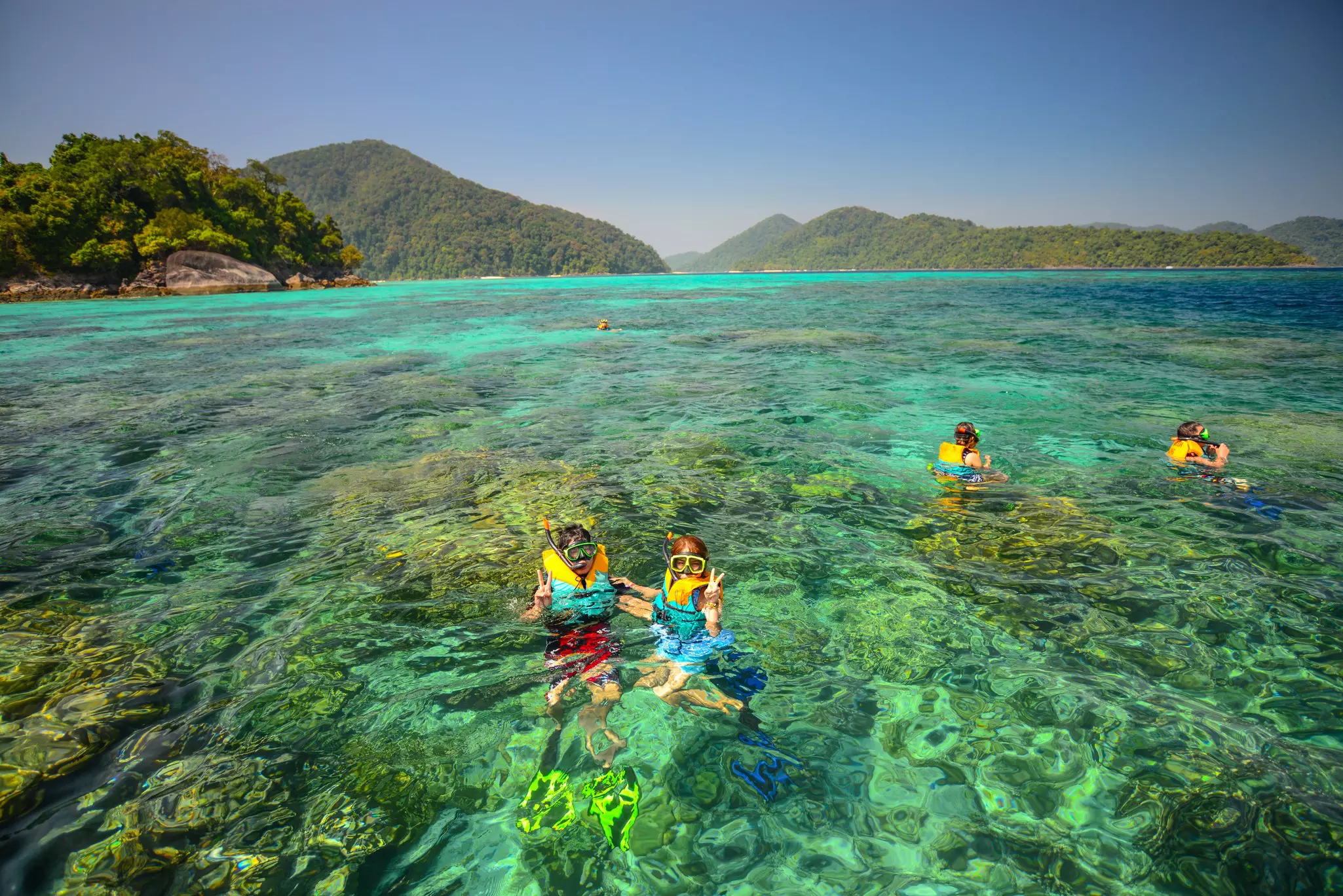 Snorkel with your travel buddies in the Surin Islands © Shuttertong / Shutterstock