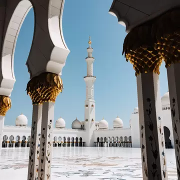 Inner courtyard, Sheikh Zayed Grand Mosque, Abu Dhabi, UAE, License Type: media, Download Time: 2026-05-19T20:23:29.000Z, User: rhylton_redventures, Editorial: false, purchase_order: 65050 - Digital Destinations and Articles, job: Lonely Planet, client: wip, other: Rhianydd Hylton