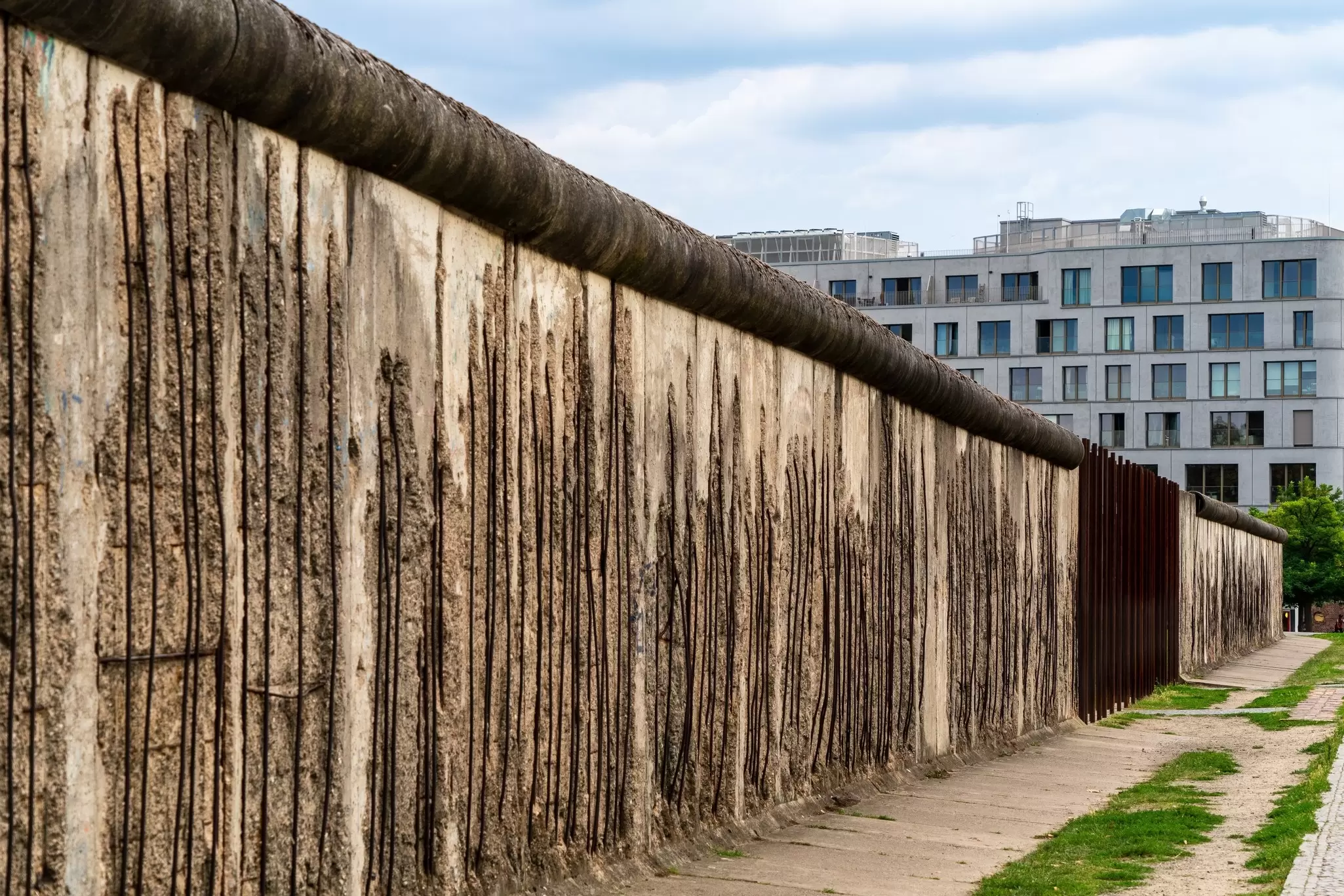 The Gedenkstätte Berliner Mauer (Berlin Wall Memorial) commemorates the division of Berlin, which includes a Chapel of Reconciliation.