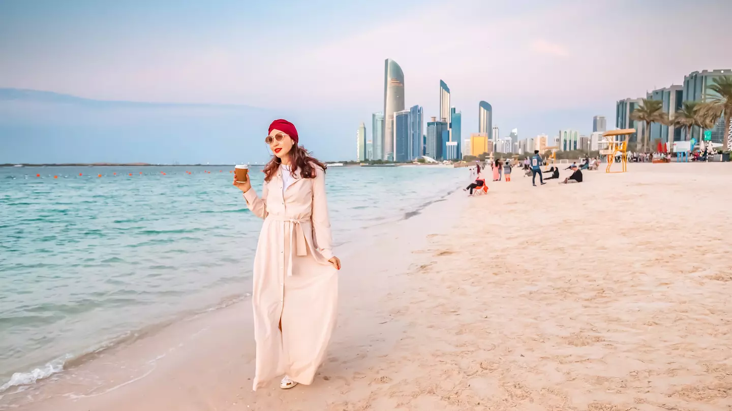 For beaches, culture, shopping and theme parks here are the best neighborhoods to explore in Abu Dhabi © frantic00 / Getty Images