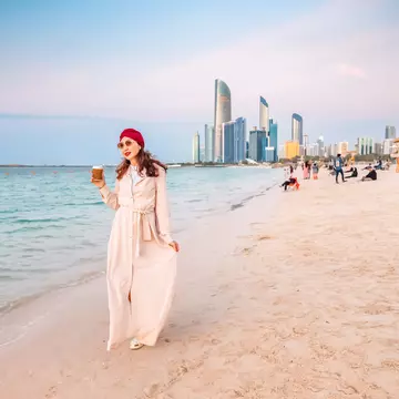 For beaches, culture, shopping and theme parks here are the best neighborhoods to explore in Abu Dhabi © frantic00 / Getty Images