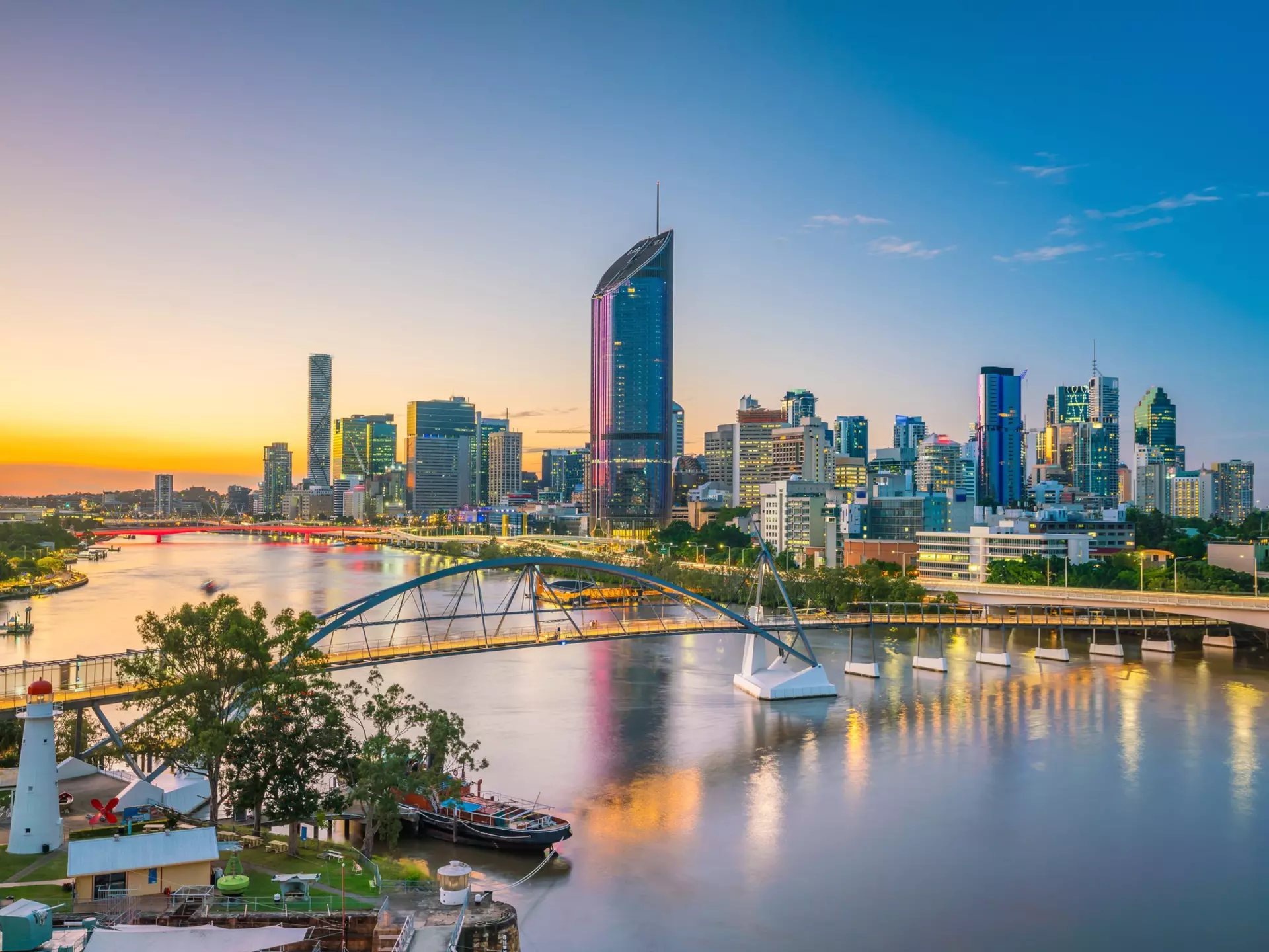 Brisbane's city skyline and river. f11photo / Shutterstock
