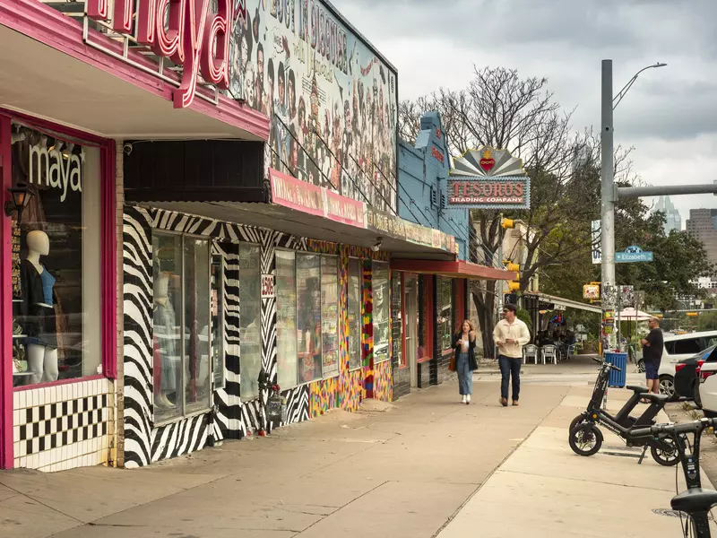 Austin, Texas, USA - November 15, 2021:  People walk along the trendy South Congress Street colourful shops and cool restaurants in Austin Texas USA
1417040391