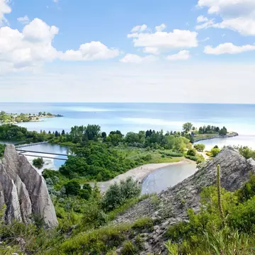 People looking over the shoreline from Scarborough Bluffs, Toronto