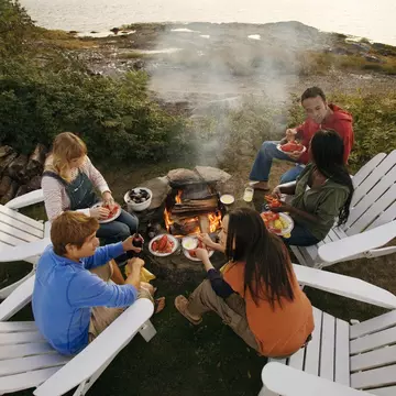 Here's how to enjoy the beautiful Maine countryside on a budget © Kevin R. Morris / Getty Images